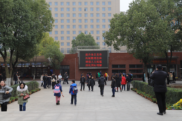 机会来了！楚天都市报名校行带你实地考察学校，首站走进cq9电子平台网站